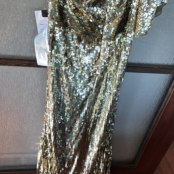 Mac Duggal EMBELLISHED CAP SLEEVE COWL NECK TRUMPET GOWN size 14 Sold out $598 - Picture 13 of 14